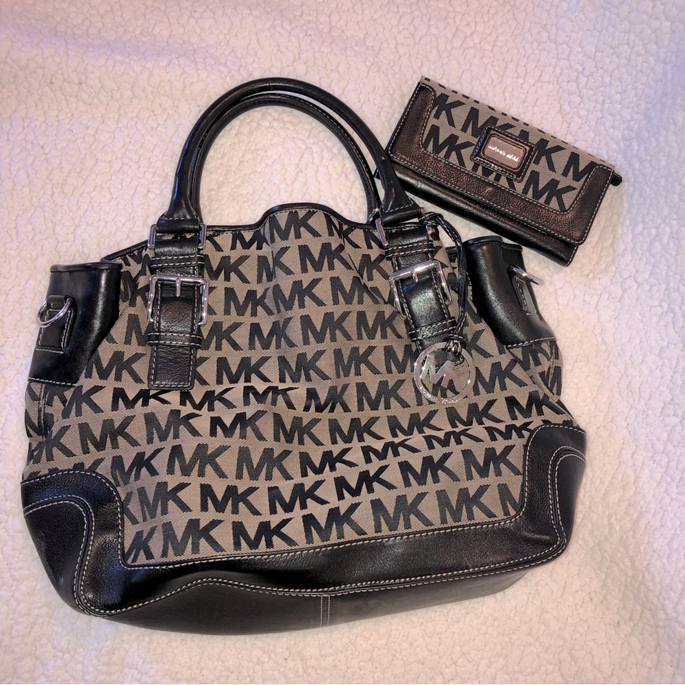 Signature Canvas Michael Kors Bag & Matching wallet